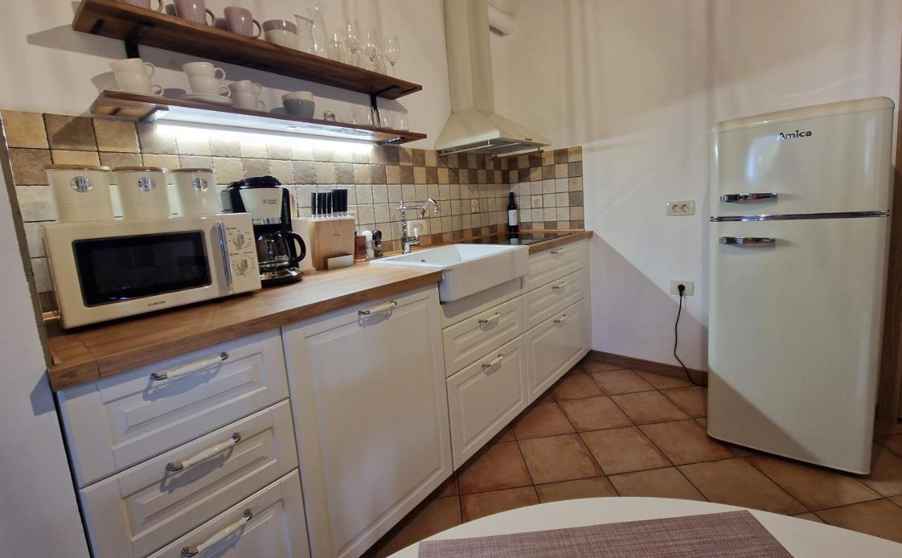 Wine & Apartment Vinales Koper Exteriör bild