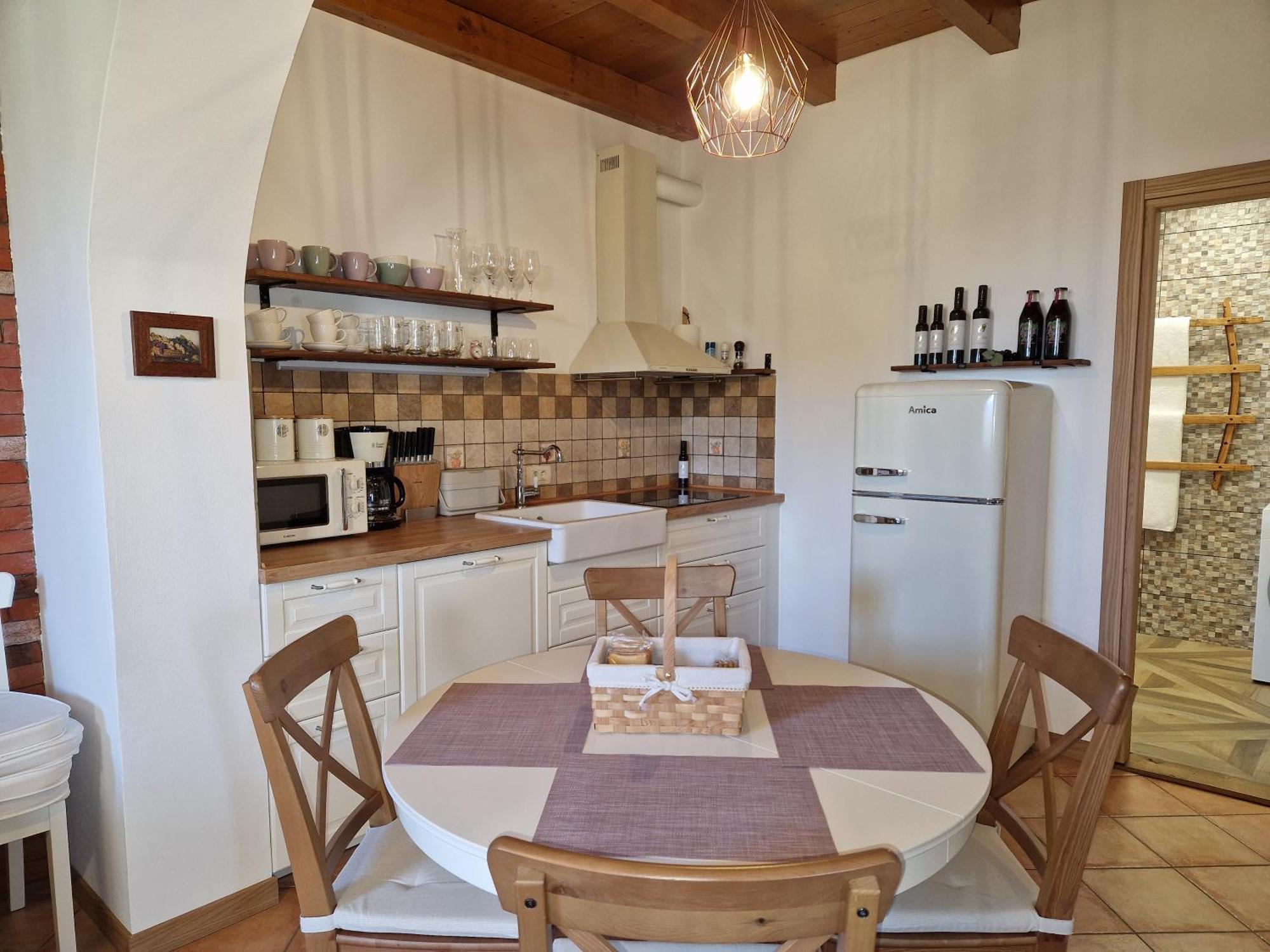 Wine & Apartment Vinales Koper Exteriör bild