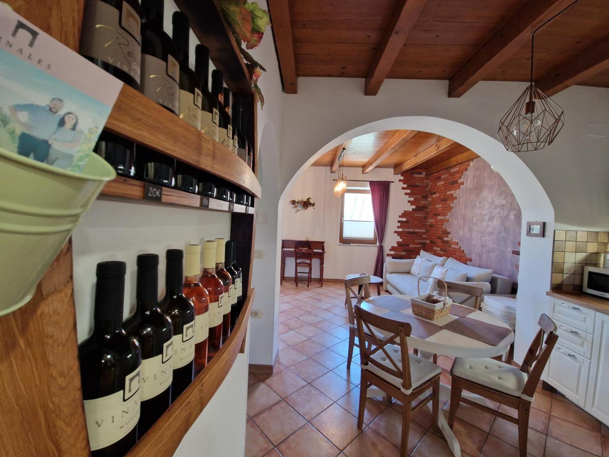 Wine & Apartment Vinales Koper Exteriör bild