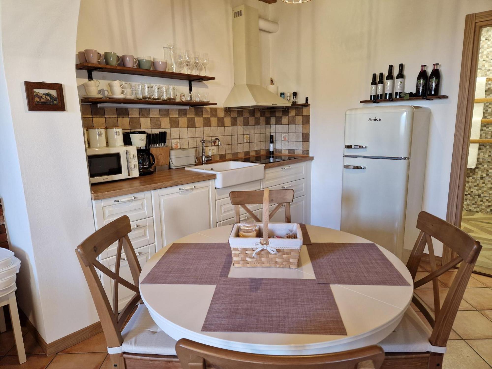 Wine & Apartment Vinales Koper Exteriör bild